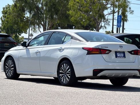 Used 2025 Nissan Altima 2.5 SV FWD image 6