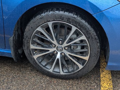 Used 2020 Toyota Camry SE FWD image 3