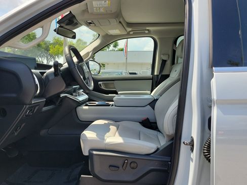 Certified 2025 Ford Expedition Max Platinum w/ Driver's Package image 21