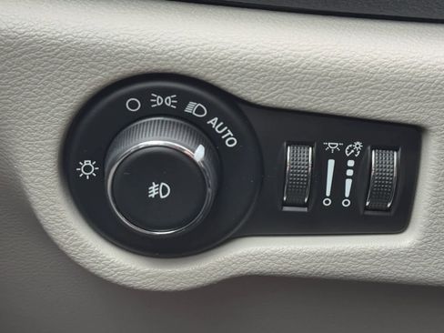 Used 2019 Chrysler Pacifica Limited image 22