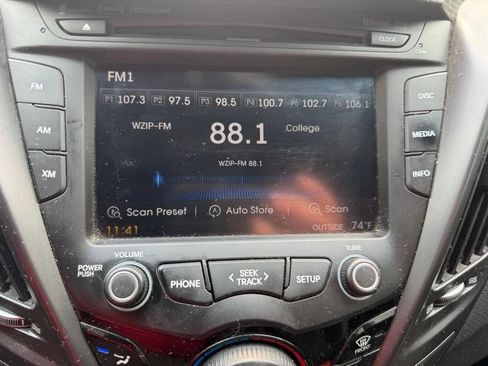 Used 2016 Hyundai Veloster Turbo FWD image 12