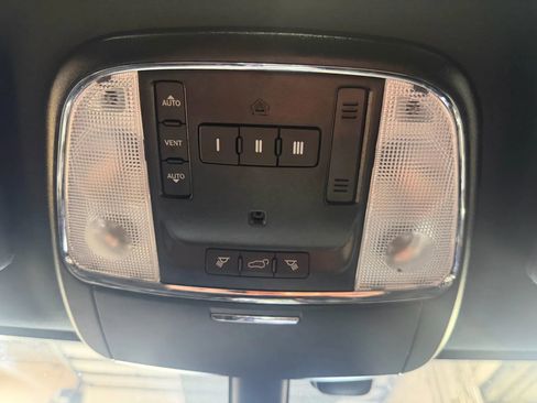 Used 2019 Jeep Grand Cherokee Limited image 21