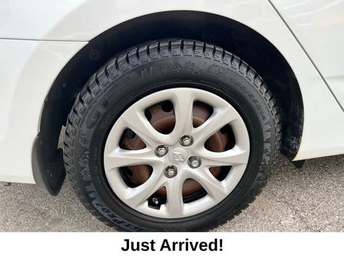 Used 2014 Hyundai Accent GLS image 12