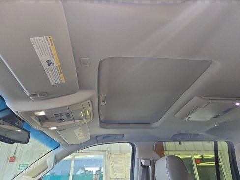 Used 2019 Chevrolet Suburban LT image 11