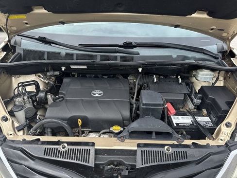 Used 2012 Toyota Sienna LE w/ Towing Pkg FWD image 28