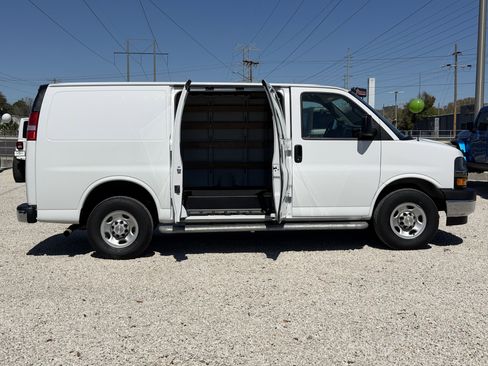 Used 2024 Chevrolet Express 2500 w/ Driver Convenience Package image 9