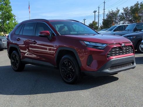 Used 2023 Toyota RAV4 XLE w/ Convenience Package FWD image 3