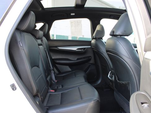 Used 2021 INFINITI QX50 Luxe w/ Appearance Package image 12