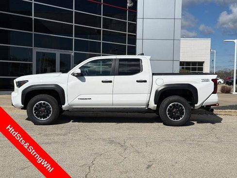 Used 2025 Toyota Tacoma TRD Off-Road w/ TRD Off Road Premium Package AWD/4WD image 6