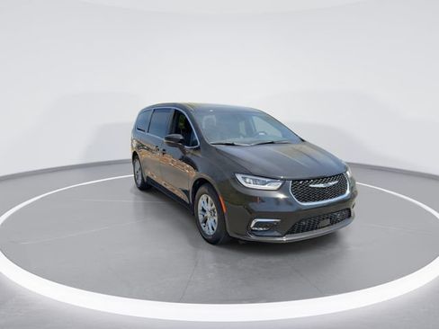 New 2026 Chrysler Pacifica Limited FWD image 2