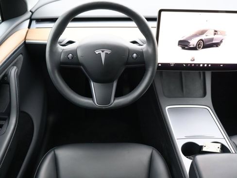 Used 2023 Tesla Model Y Long Range image 9