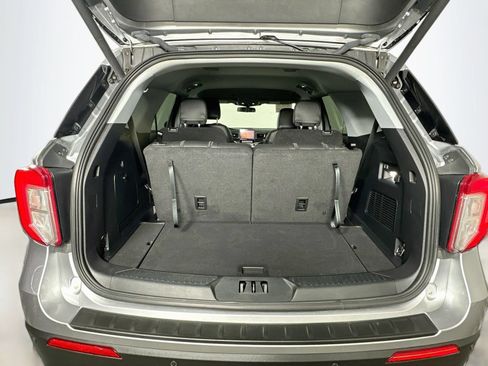 Used 2022 Ford Explorer XLT w/ Equipment Group 202A AWD/4WD image 25