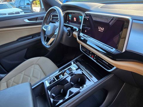 Used 2024 Volkswagen Atlas Cross Sport SE image 11