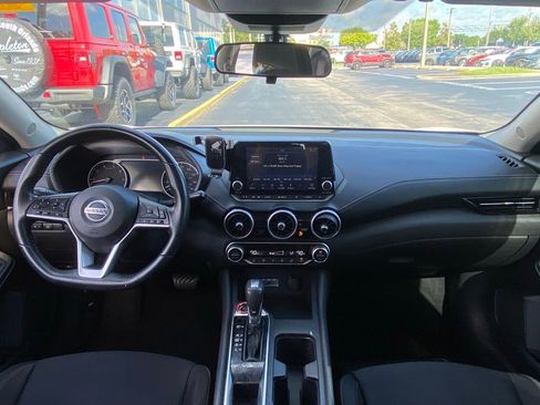 Used 2020 Nissan Sentra SV FWD image 17