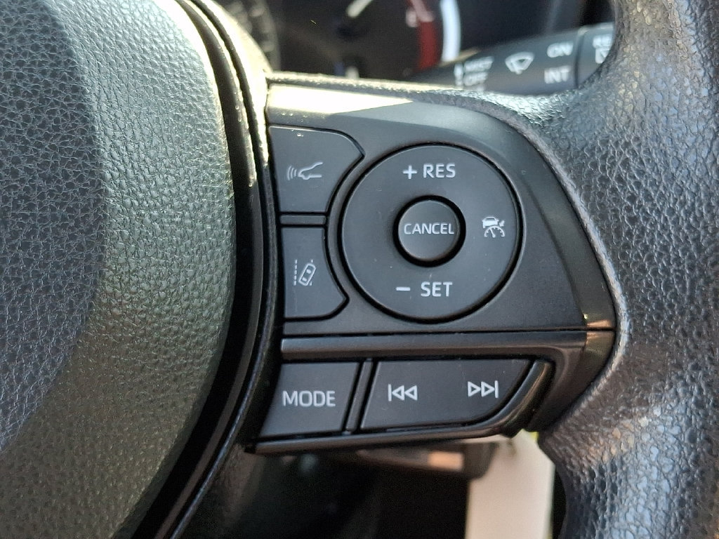 Certified 2025 Toyota RAV4 LE AWD/4WD image 27
