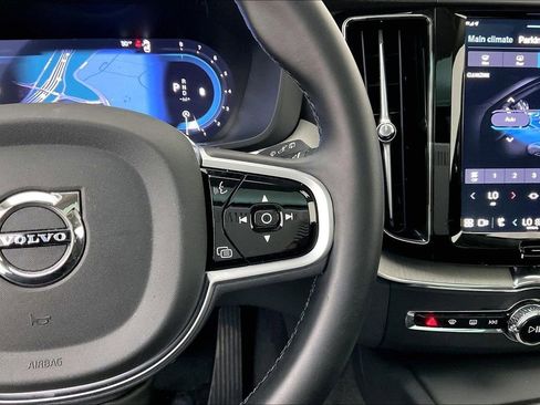 Certified 2025 Volvo XC60 B5 Plus image 28