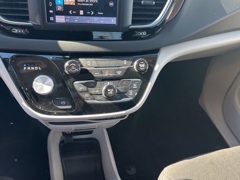 Used 2024 Chrysler Voyager LX image 24