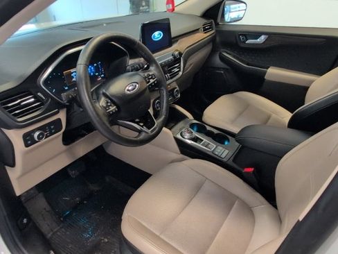 Used 2020 Ford Escape Titanium image 10