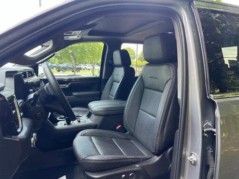 Used 2025 GMC Sierra 1500 Denali w/ Denali Reserve Package AWD/4WD image 16