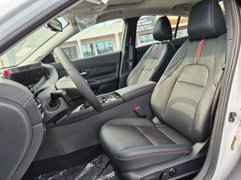 New 2027 Nissan Sentra SR w/ SR Premium Package FWD image 12