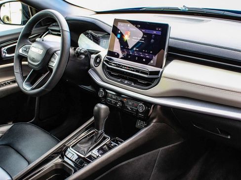 Used 2025 Jeep Compass Limited image 43