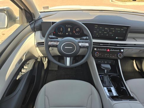 New 2026 Hyundai Tucson SEL FWD image 13
