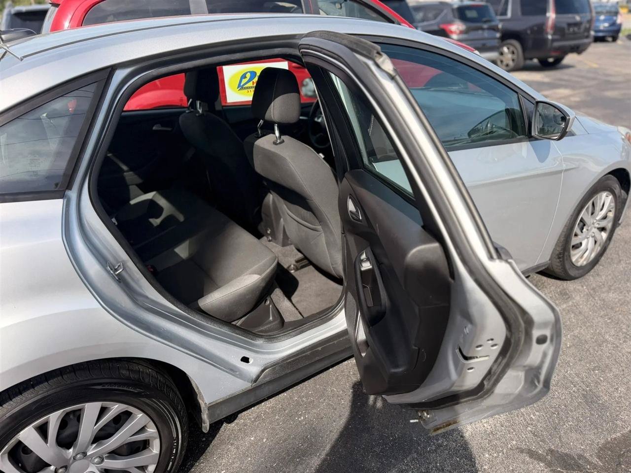 Used 2012 Ford Focus SE FWD image 22