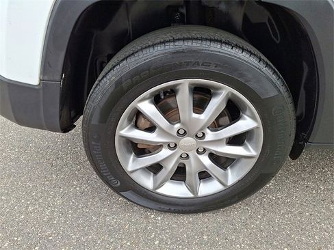 Used 2018 Jeep Cherokee Limited image 29