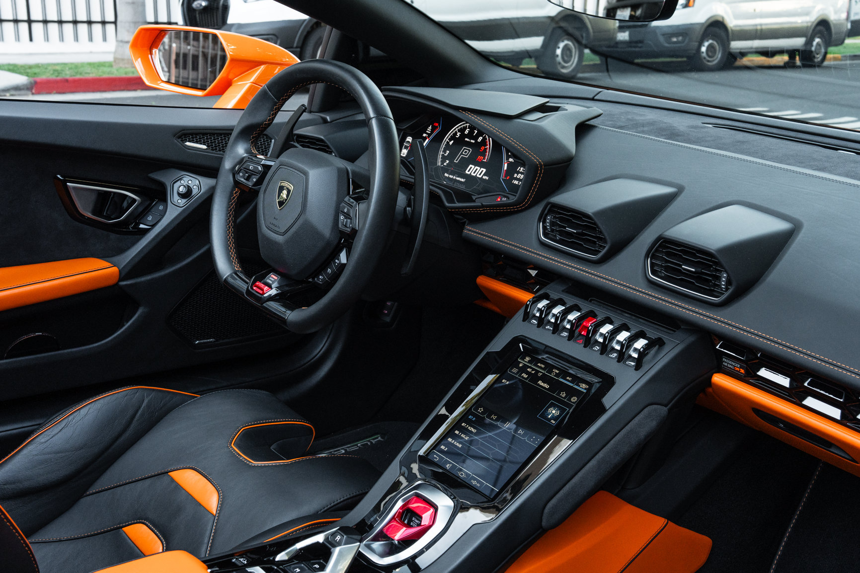 Used 2020 Lamborghini Huracan EVO RWD image 34