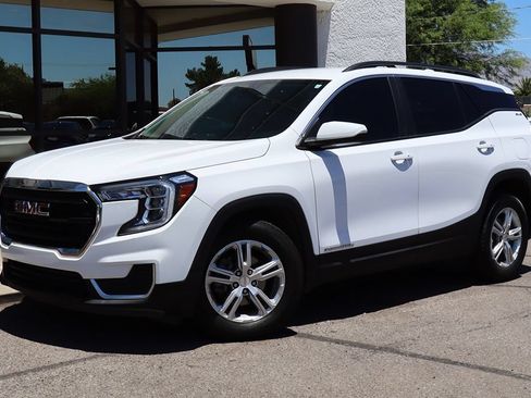 Used 2022 GMC Terrain SLE w/ Driver Convenience Package FWD image 2