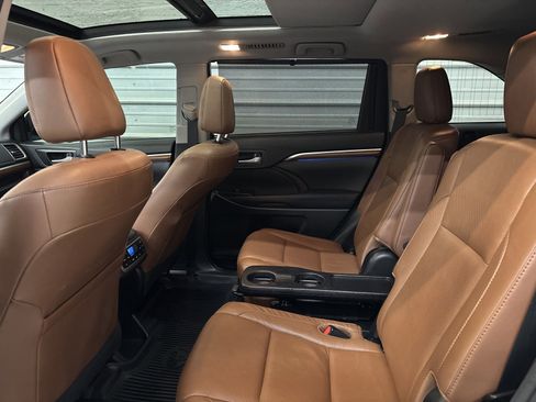 Used 2018 Toyota Highlander Limited Platinum image 25