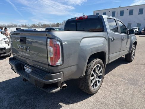 Used 2022 GMC Canyon Denali image 3