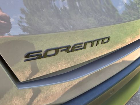 Used 2025 Kia Sorento SX AWD/4WD image 9
