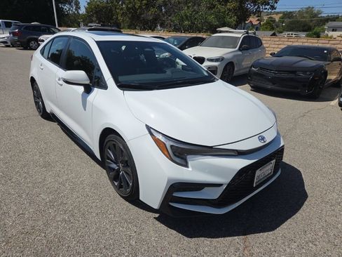 Used 2024 Toyota Corolla SE w/ SE Premium Package FWD image 7