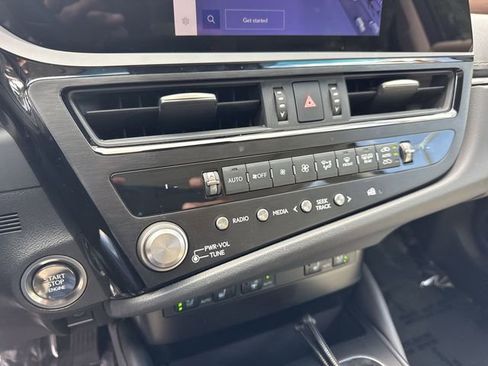 Used 2025 Lexus ES 350 w/ Premium Package FWD image 19
