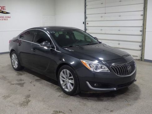 Used 2017 Buick Regal Premium w/ Driver Confidence Package #2 image 5