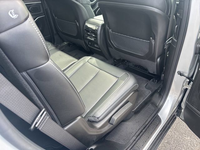 Used 2025 Jeep Grand Cherokee L Limited w/ Luxury Tech Group II AWD/4WD image 24