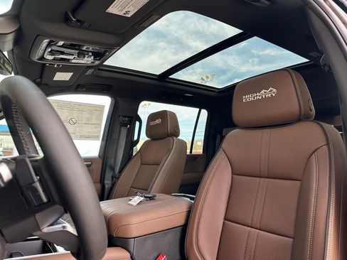New 2026 Chevrolet Suburban High Country image 14