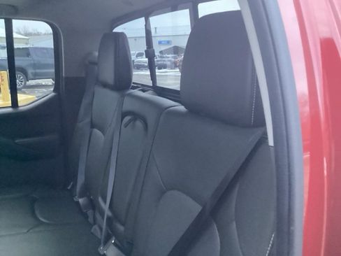 Used 2019 Nissan Frontier PRO-4X image 14