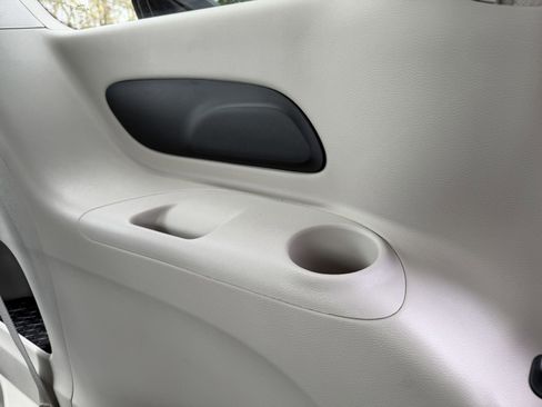 Used 2024 Chrysler Pacifica Touring-L image 13