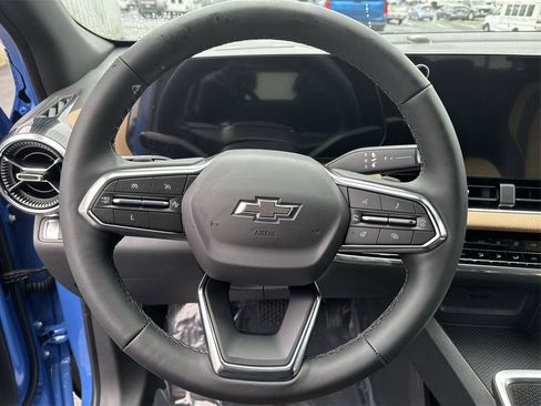 New 2025 Chevrolet Equinox ACTIV w/ Safety and Technology Package image 16