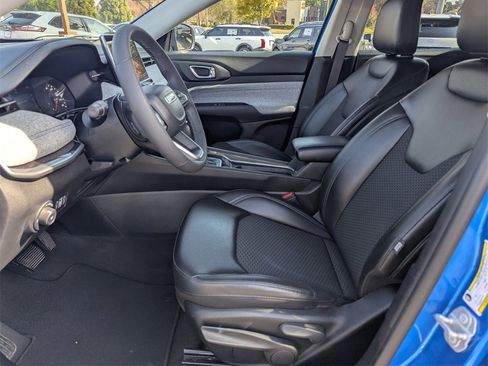 Used 2022 Jeep Compass Latitude image 10