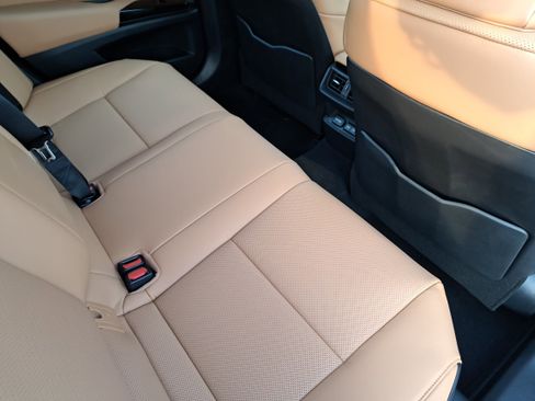 Used 2025 Lexus ES 300h w/ Premium Package image 11