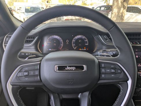 New 2025 Jeep Grand Cherokee L Laredo image 23