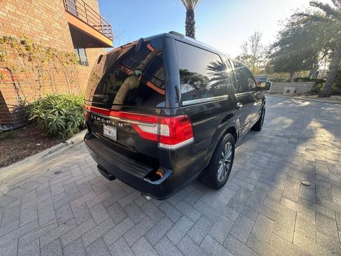 Used 2017 Lincoln Navigator Select AWD/4WD image 4