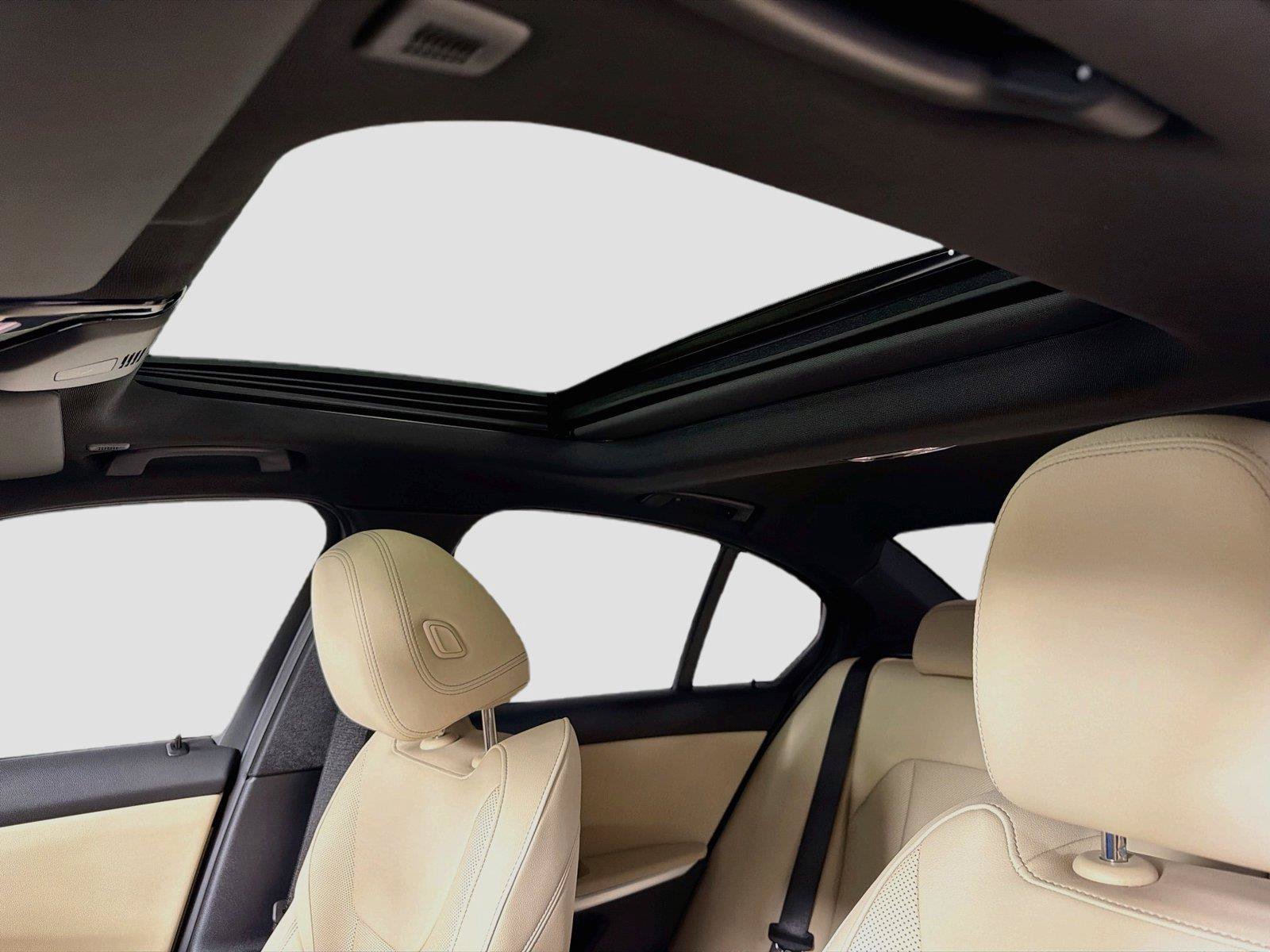 New 2026 BMW 330i Sedan w/ Premium Package RWD image 20