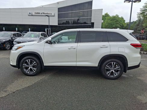 Used 2019 Toyota Highlander Plus AWD/4WD image 4