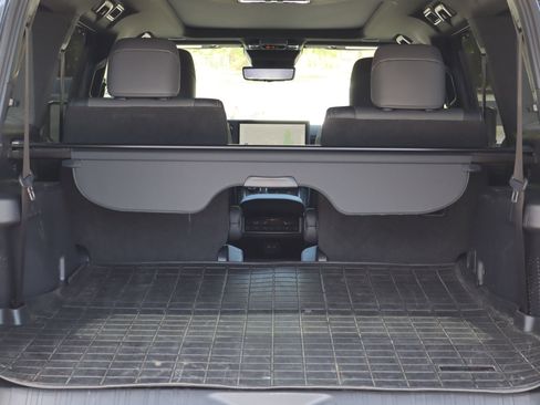 Used 2025 Lexus GX 550 w/ Accessory Package (2T) AWD/4WD image 30