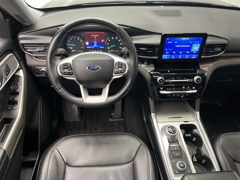 Used 2021 Ford Explorer Limited w/ Equipment Group 301A AWD/4WD image 17