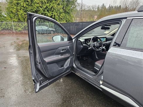 New 2026 Nissan Kicks SR w/ Cold Weather Package image 17